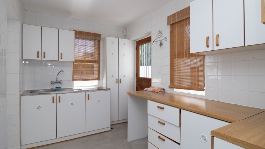 To Let 5 Bedroom Property for Rent in Vermont Western Cape